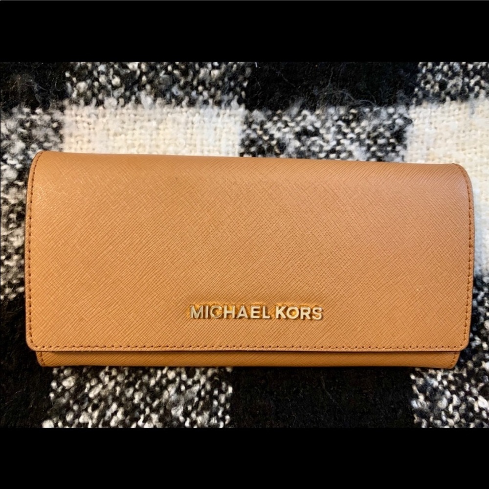 Michael Kors Tan Wallet: NEVER USED!